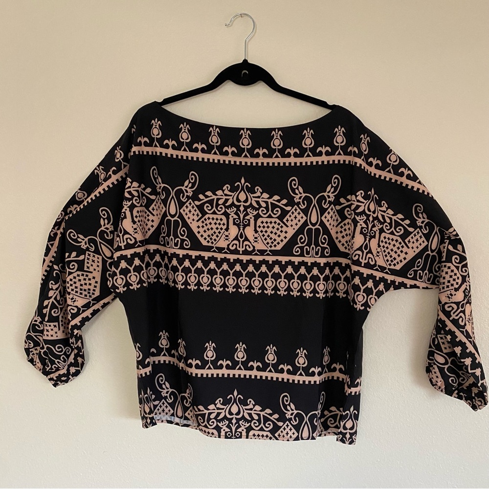 Lovely black top loose sleeve long sleeve medium